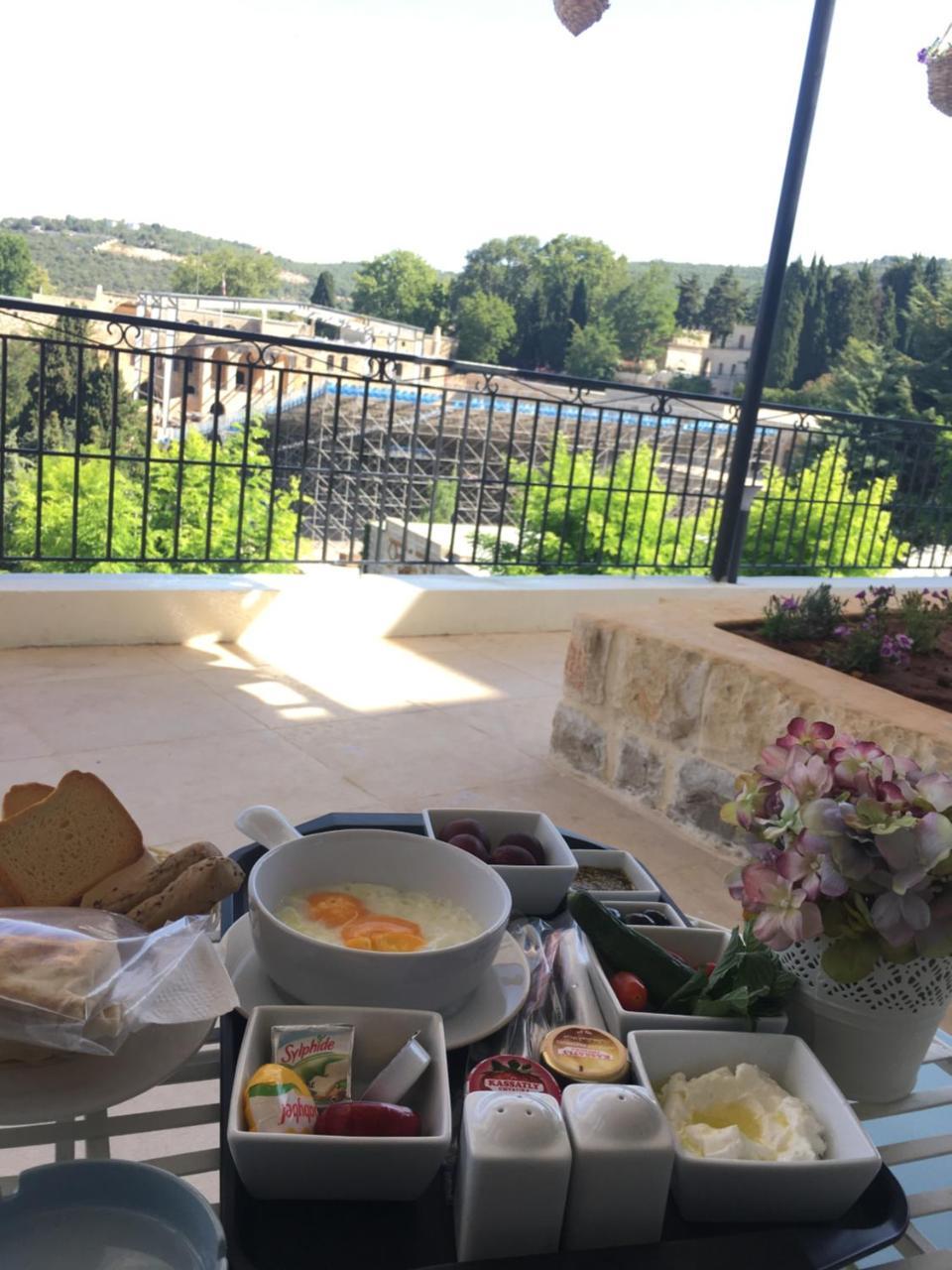 Beit Lebbos Hotel Beiteddine Buitenkant foto